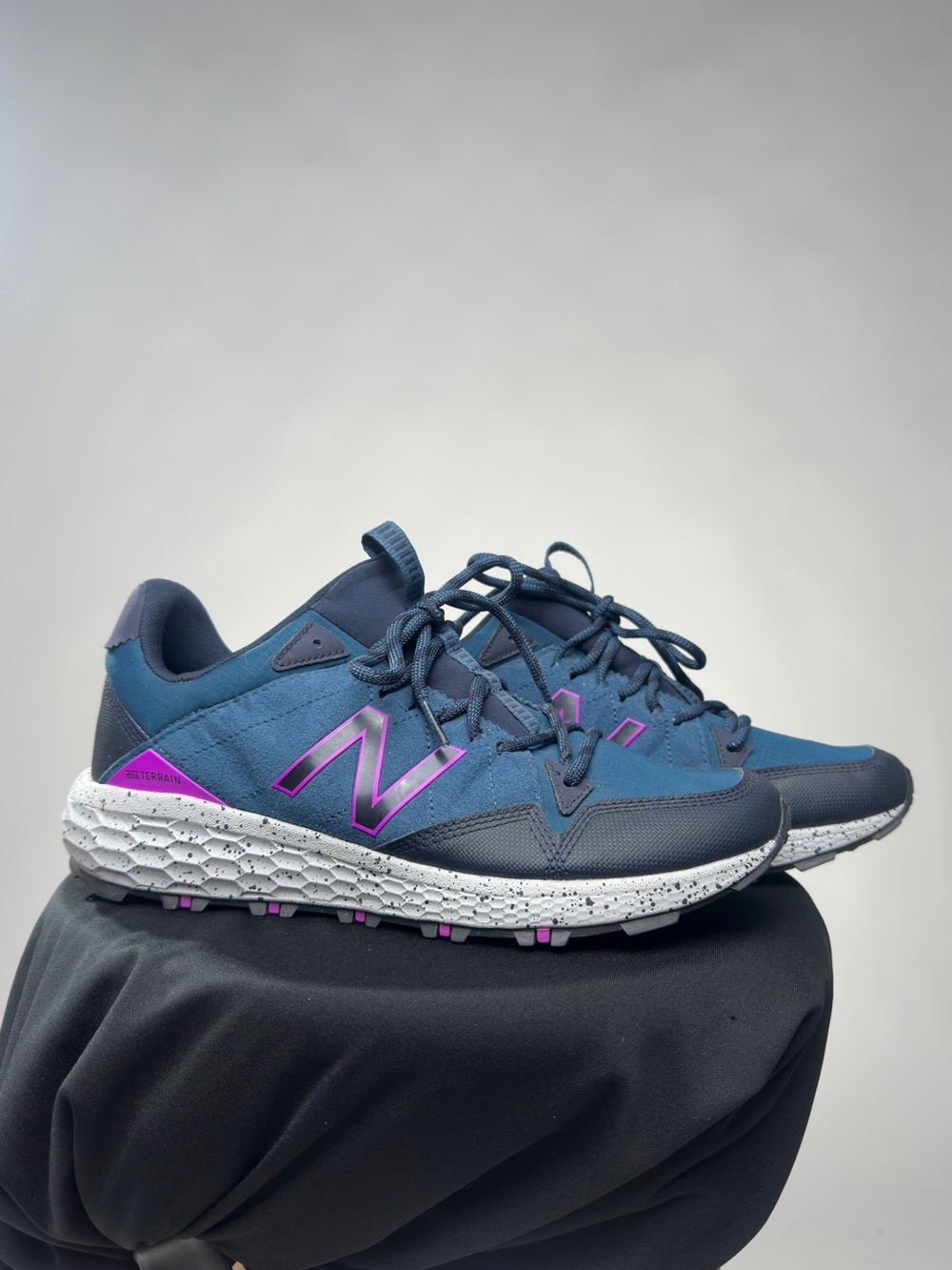 🆕 NEW New Balance Women's Navy and Purple Trail Running Sneakers Size 11